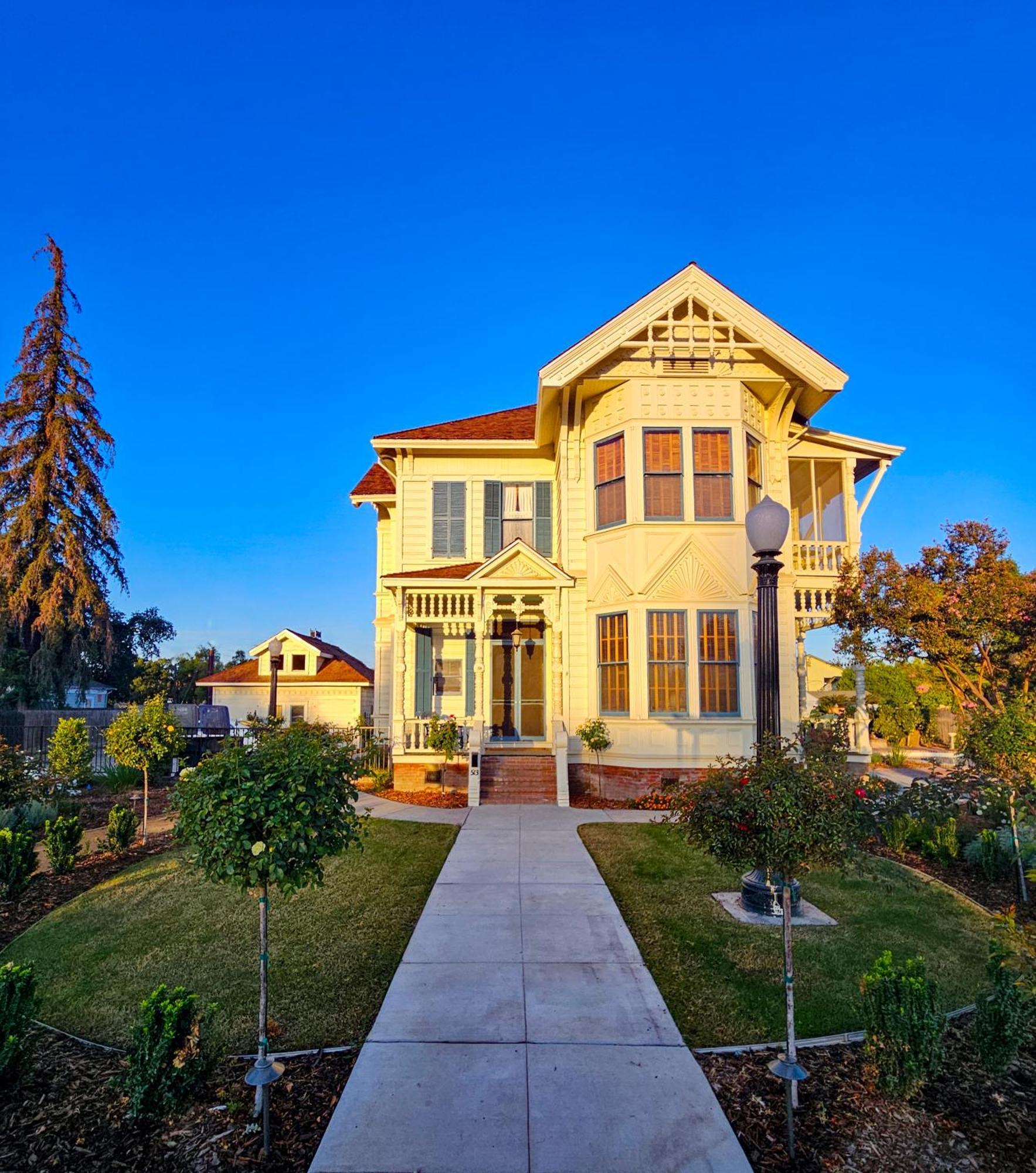 The Jd Hyde Historic Inn Visalia Buitenkant foto